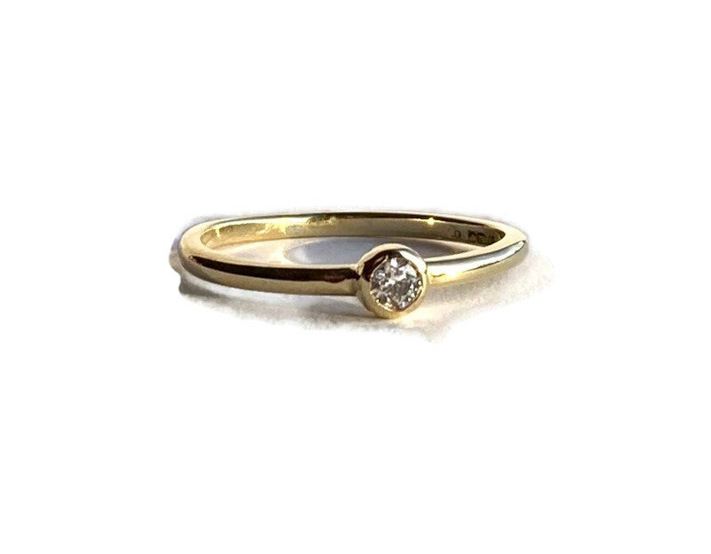 beautifully simple Kim Styles diamond engagement ring in 18ct yellow gold, on white background