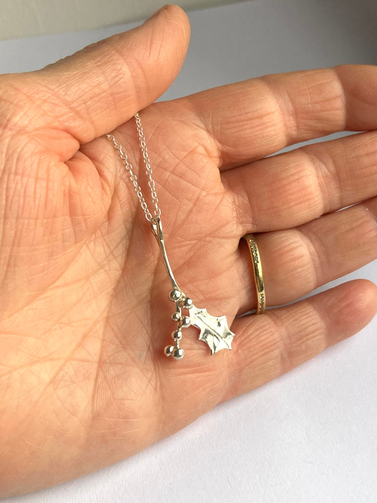 Greenwood Collection Holly Leaf and Berries Sprig Pendant