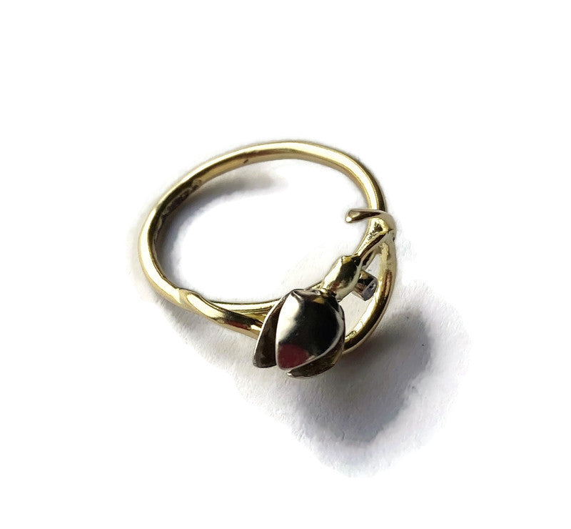 Art nouveau inspired snowdrop ring in yellow and white gold, set with a diamond