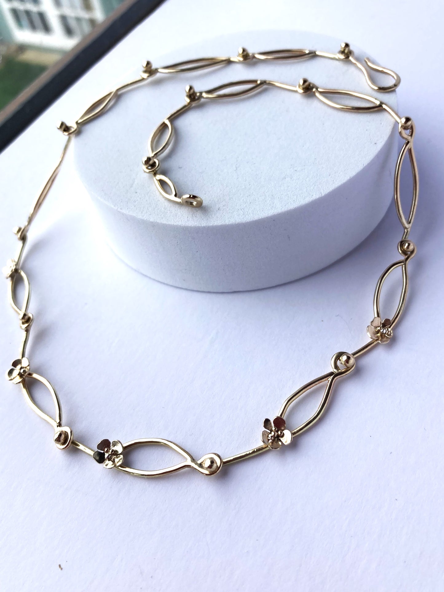 Gold Daisy Chain Collar Necklace