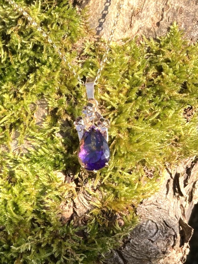 Fabulous Pear Shape Amethyst Gold Floral Pendant Necklace