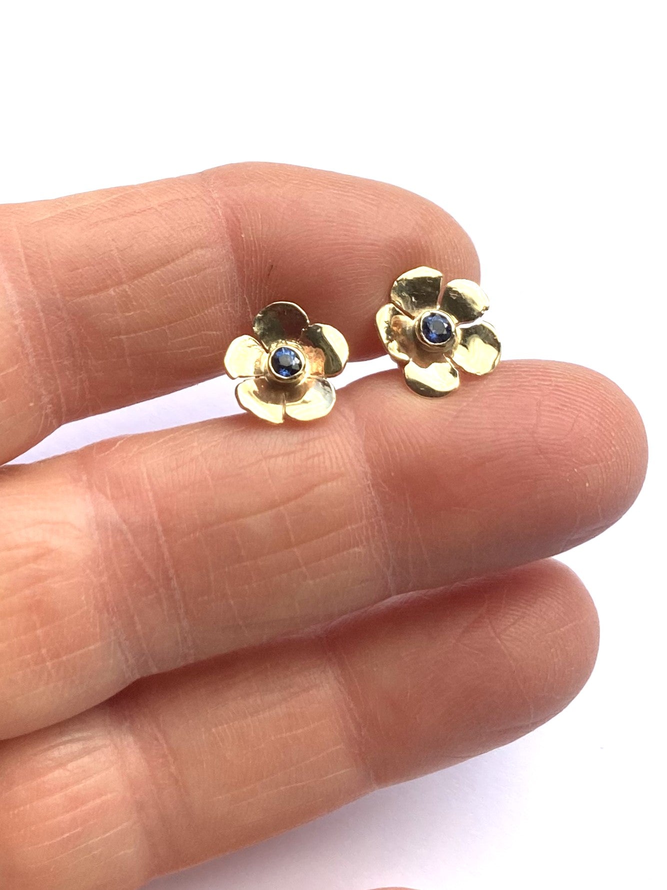 Gold rose sapphire floral stud earrings