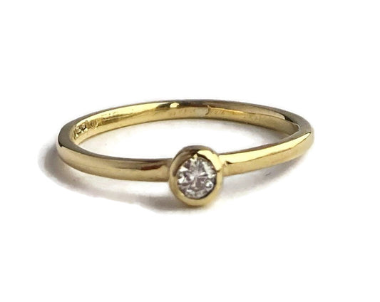 kim styles diamond solitaire 18ct yellow gold halo ring