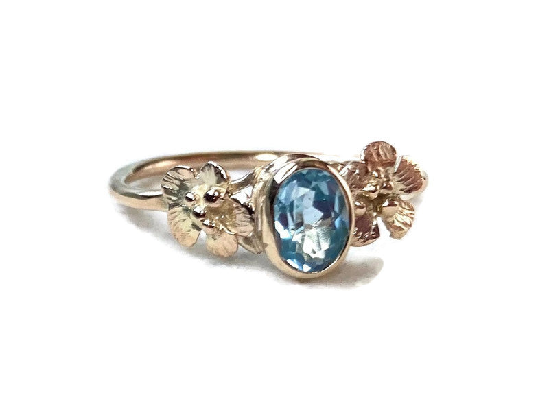 Gold blue topaz floral solitaire ring